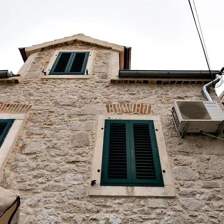 Apartment Alice In Wonderland