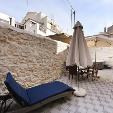 Apartment Alice In Wonderland