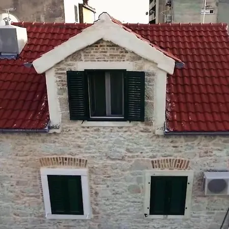 Alice In Wonderland Apartment