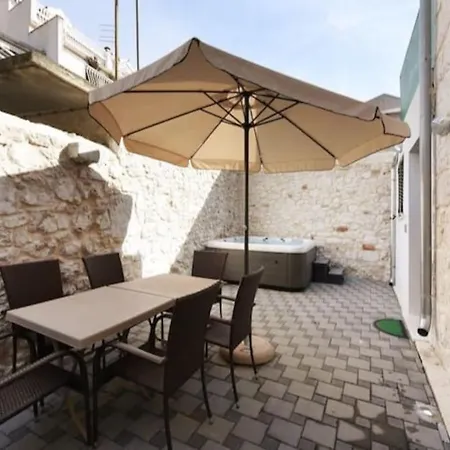 Alice In Wonderland Apartment Sibenik