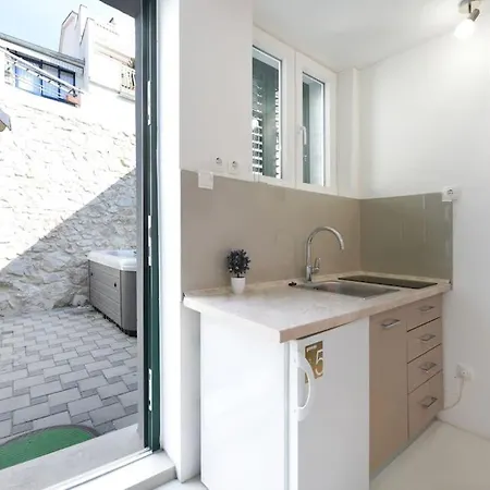 Alice In Wonderland 公寓 *