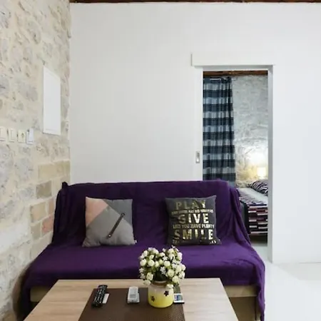 Apartment Alice In Wonderland *