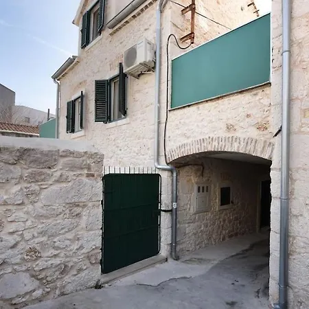 Alice In Wonderland Apartment *