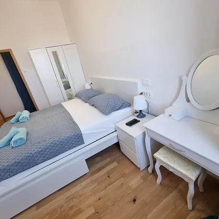 Alice In Wonderland 公寓