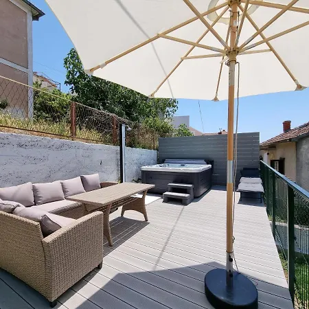 公寓 Alice In Wonderland