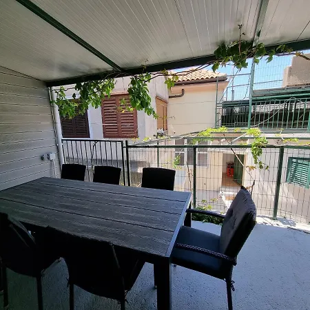 Apartment Alice In Wonderland Sibenik