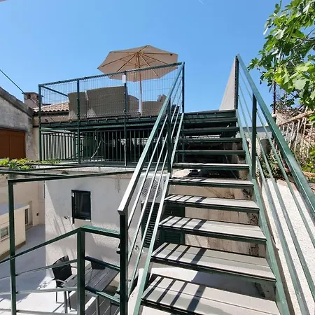 公寓 Alice In Wonderland