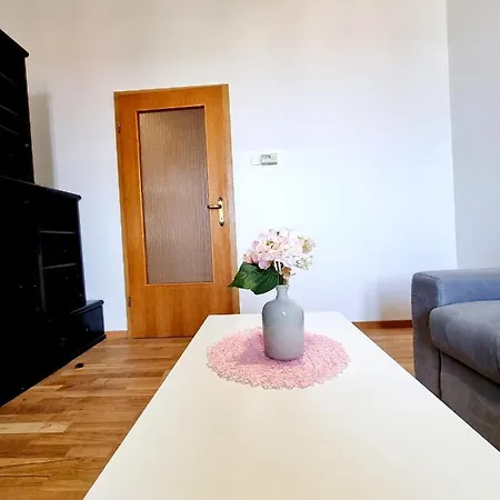 公寓 Alice In Wonderland