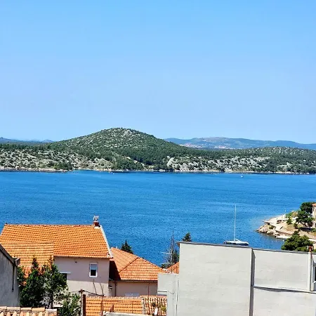 公寓 Alice In Wonderland *