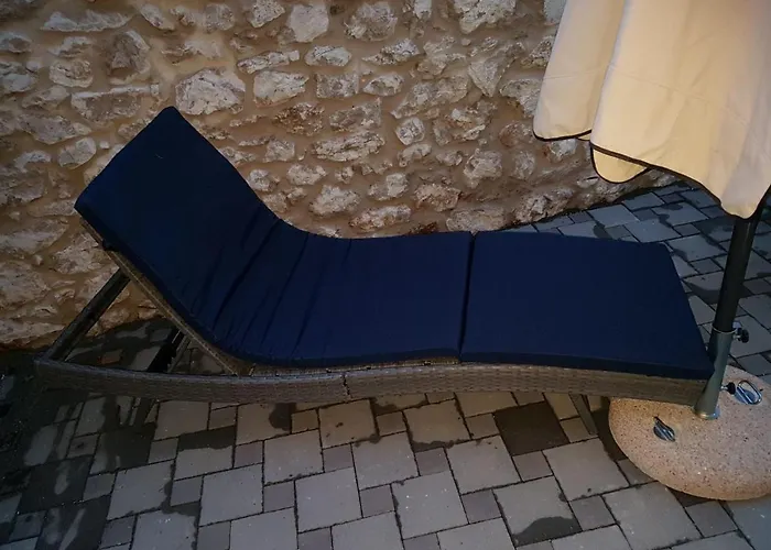 아파트 Alice In Wonderland