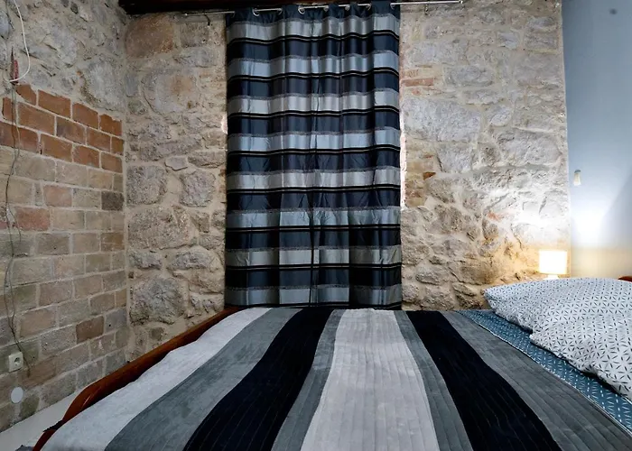 Alice In Wonderland 아파트 시베니크