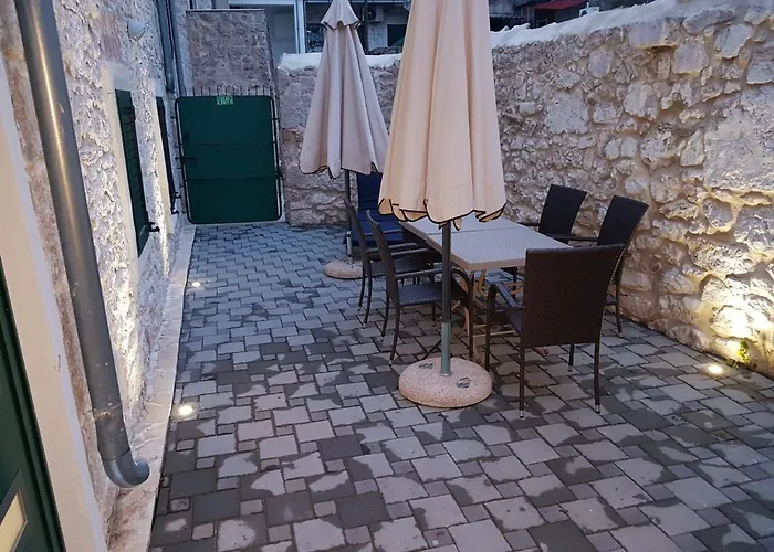 Alice In Wonderland 아파트