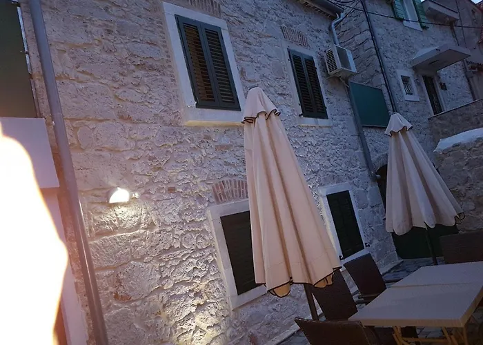 Alice In Wonderland 아파트