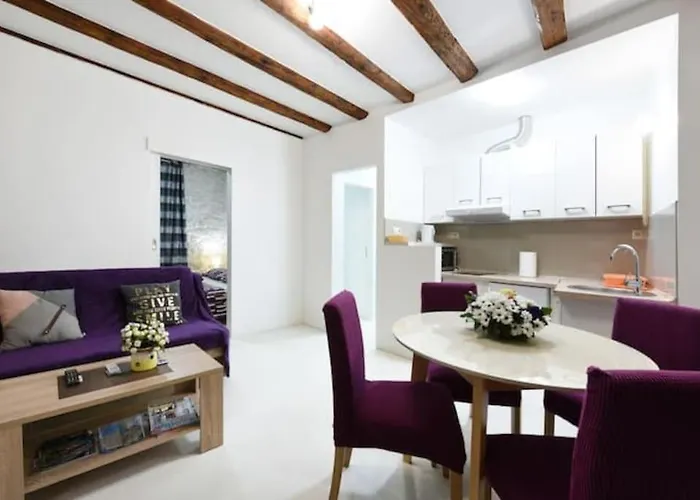 아파트 Alice In Wonderland 시베니크