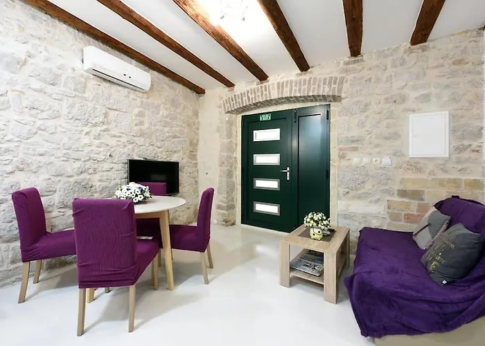 Alice In Wonderland 아파트