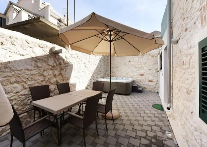 Alice In Wonderland 아파트 시베니크