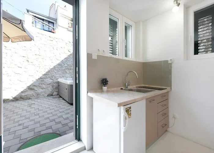 Alice In Wonderland 아파트 *