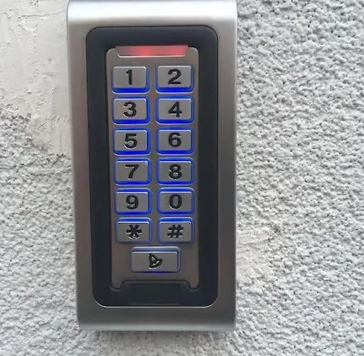 아파트 Alice In Wonderland