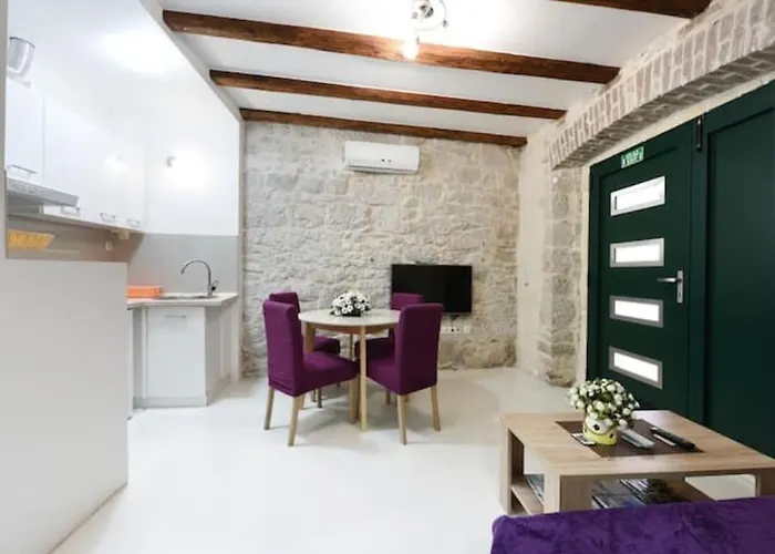 Apartment Alice In Wonderland *