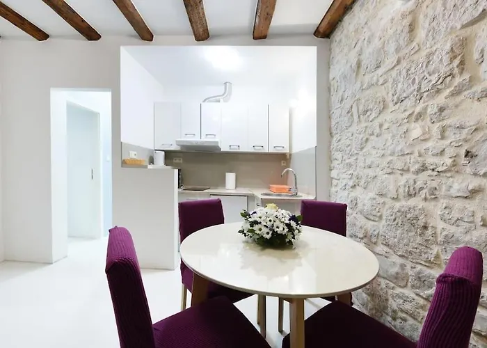 Alice In Wonderland 아파트 시베니크