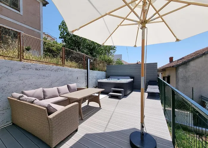 Apartment Alice In Wonderland