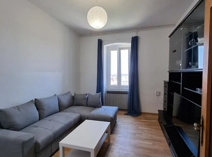 아파트 Alice In Wonderland 시베니크