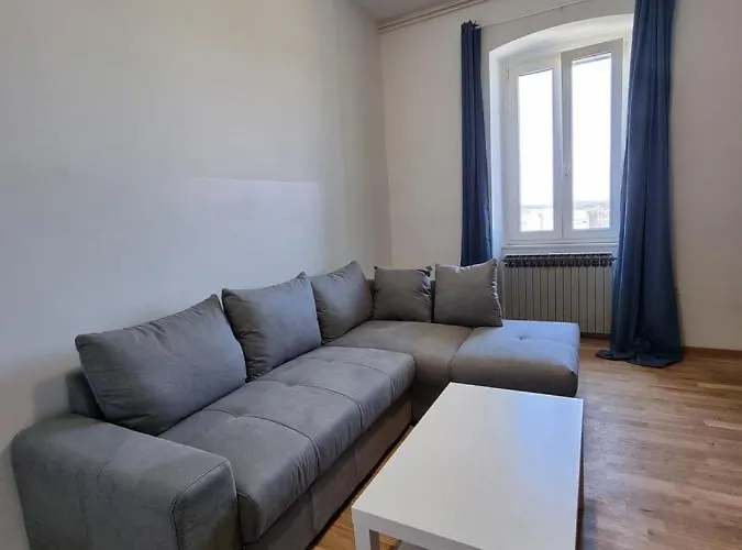 Alice In Wonderland 아파트 *