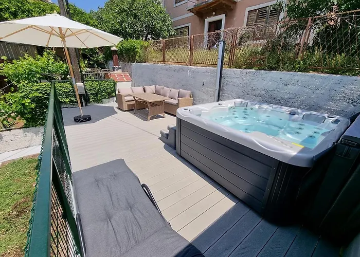 아파트 Alice In Wonderland 시베니크