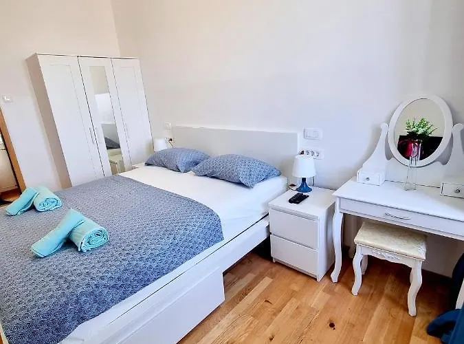 Alice In Wonderland 아파트 *