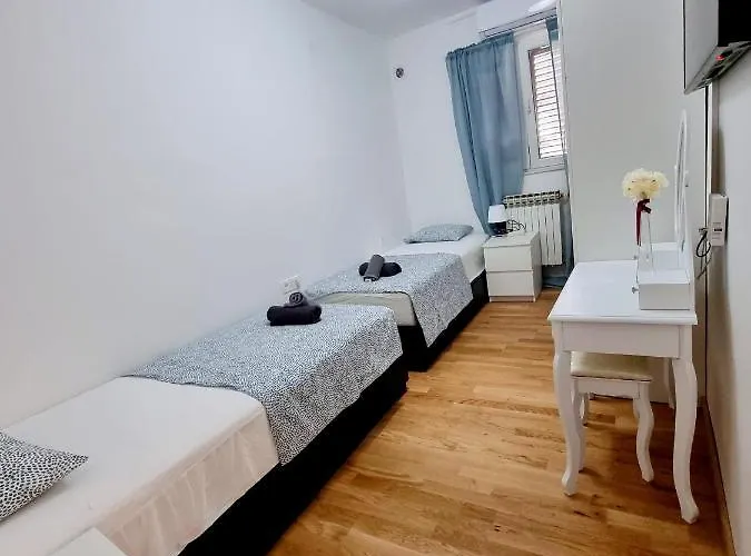 Alice In Wonderland 아파트 시베니크