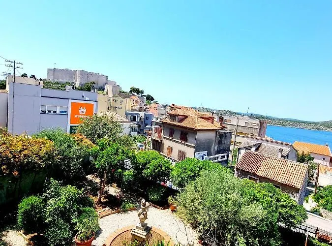 Apartment Alice In Wonderland