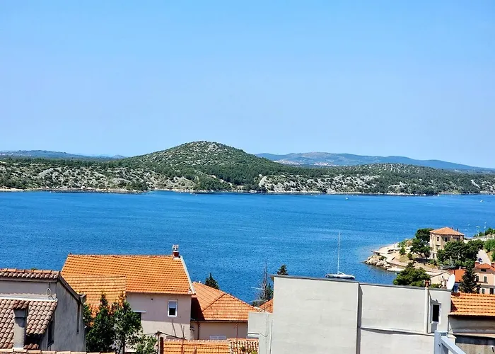 아파트 Alice In Wonderland *