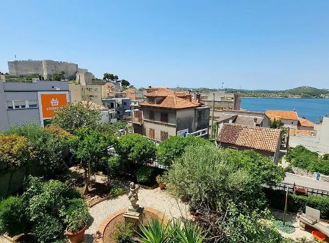 Apartment Alice In Wonderland Sibenik